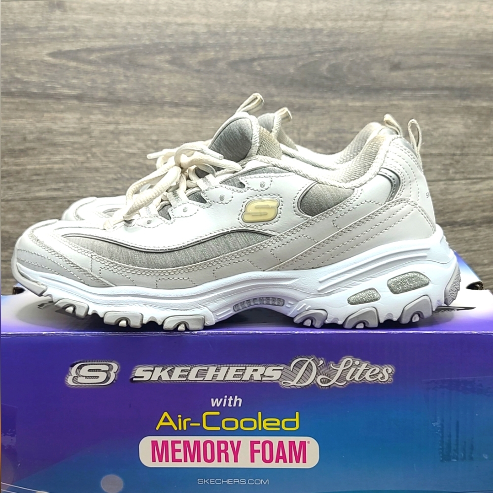 Skechers D'lites air cooled memory foam womans 8 white Grey tennis shoes